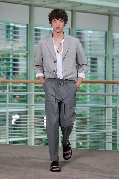 Look 25